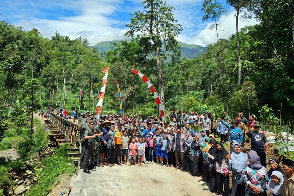 Danrem Salatiga Dampingi Pangdam IV Tinjau Jembatan Bally di Getasan Kab. Semarang